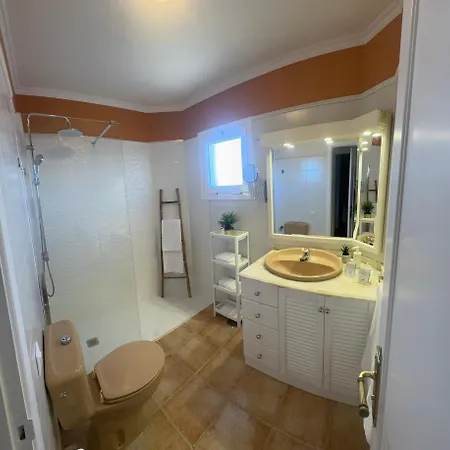 Apartamento Maravilloso Duplex Frente Al Mar Con Parking Propio A Pie De Playa Radazul